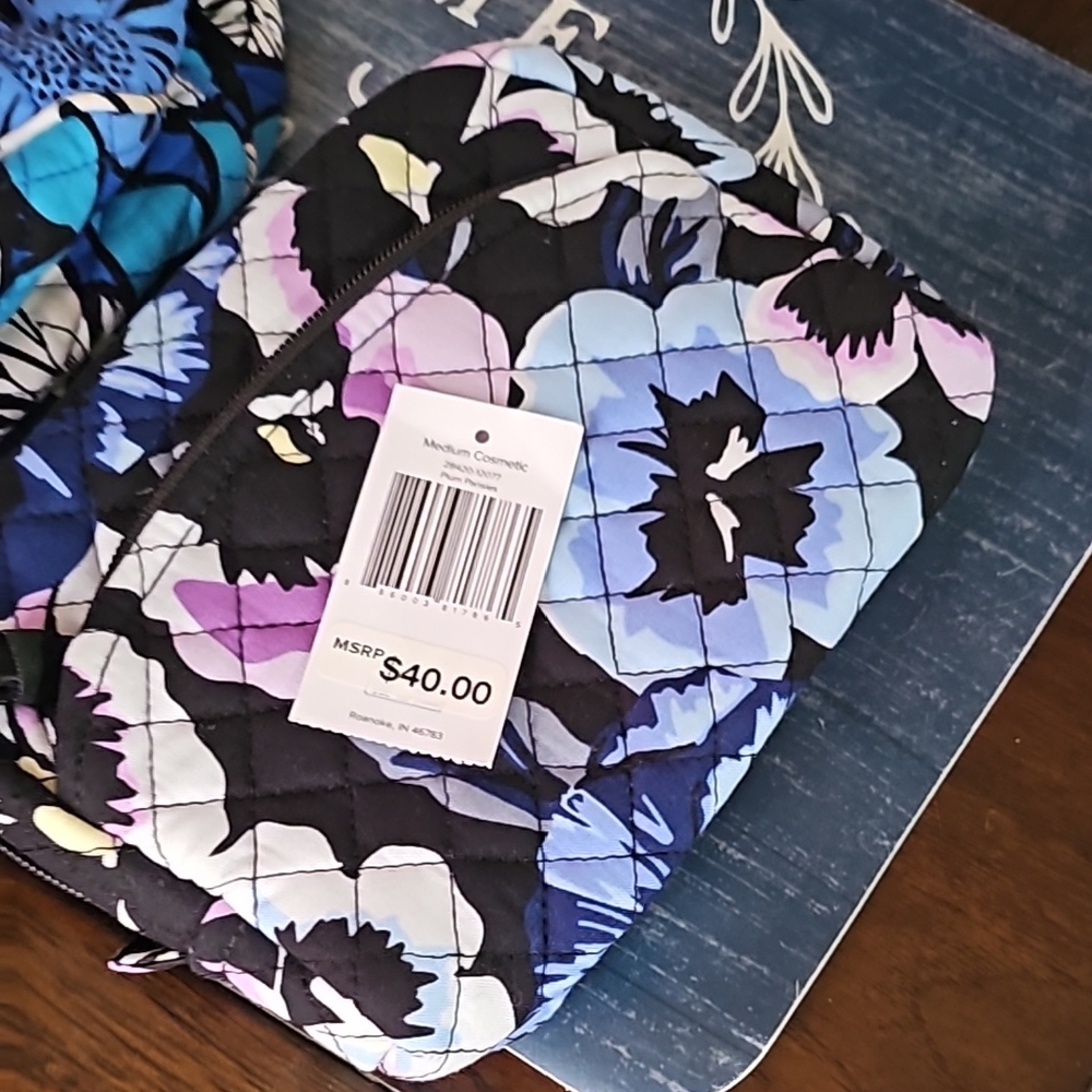 Medium cosmetic bag